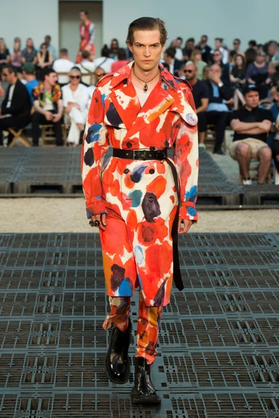 Look 27